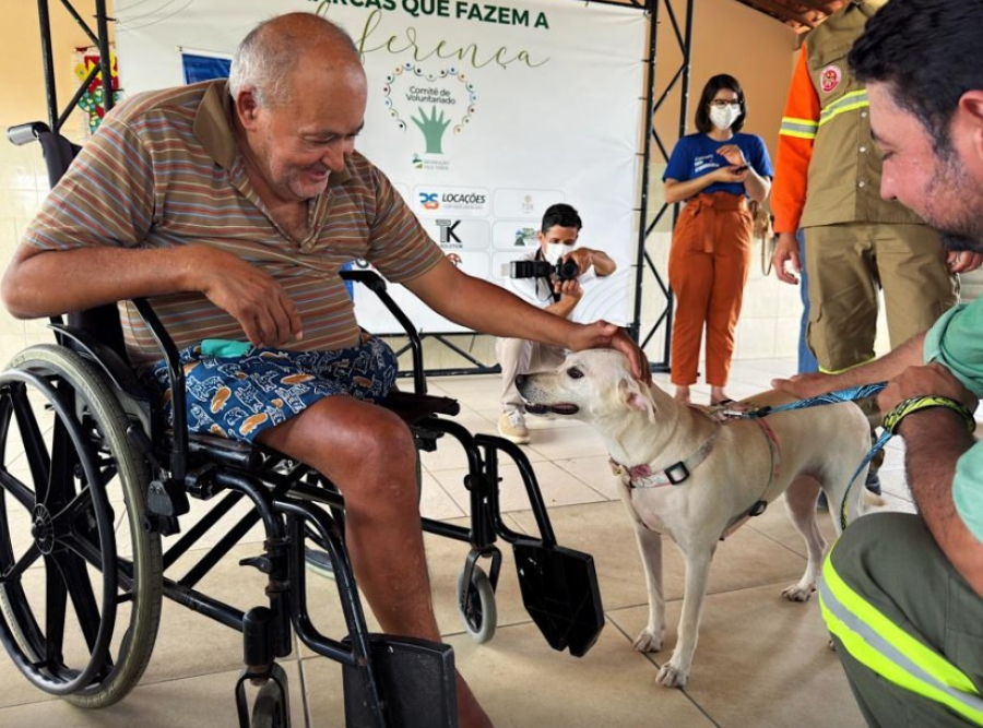 Casa dos Velhinhos tem dia especial em companhia de cães resgatados em Arapiraca